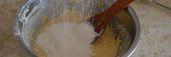 сдобный пирог с вишнями и маком