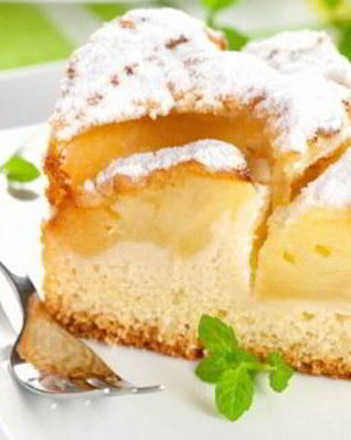 Сдобный пирог с яблоками и орехами