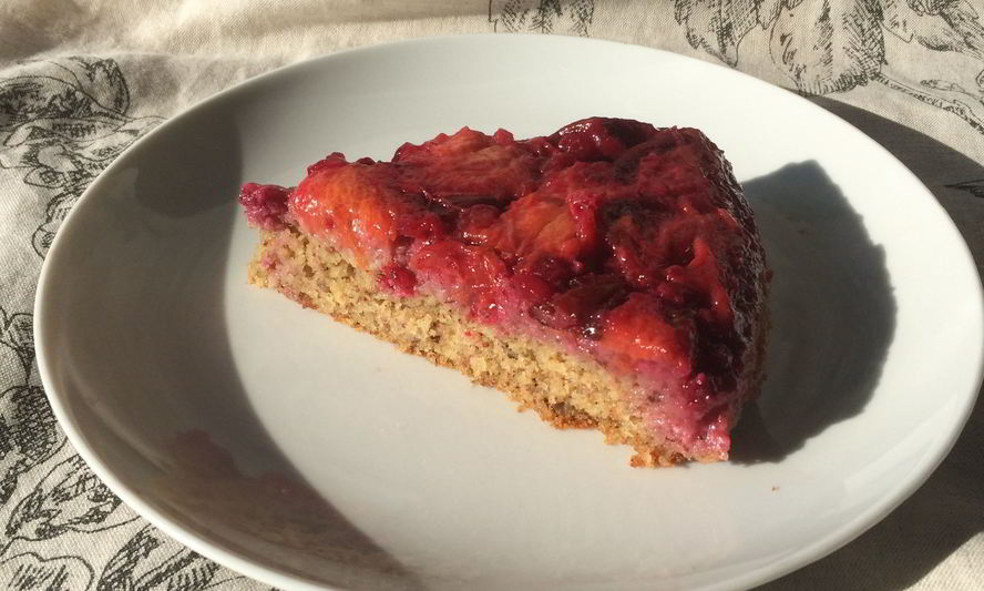Рецепт сливова-брусничного перевернутый пирог