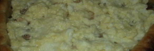 слоеный пирог под сырной шапочкой