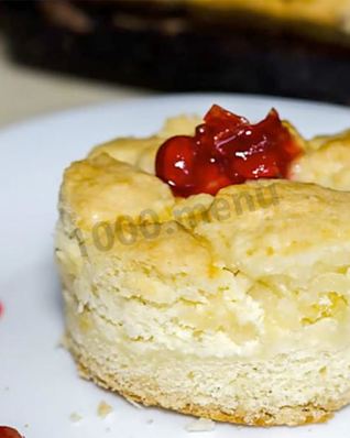 Тертый пирог с творогом и яблоками