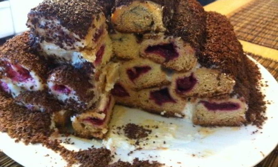 Рецепт вишневого пирога полено