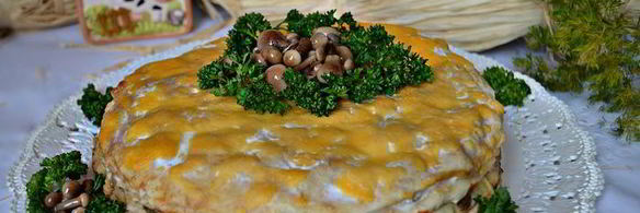 закусочный блинный пирог с грибами и капустой
