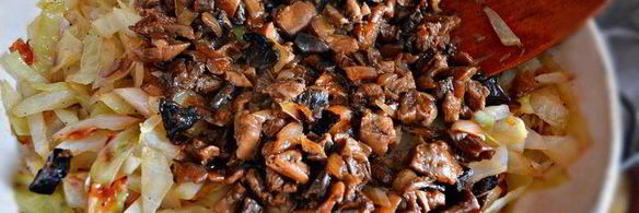 закусочный блинный пирог с грибами и капустой