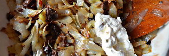 закусочный блинный пирог с грибами и капустой