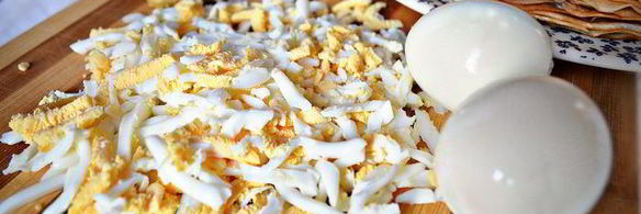 закусочный блинный пирог с грибами и капустой