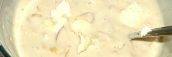 заливной пирог с персиками и голубикой