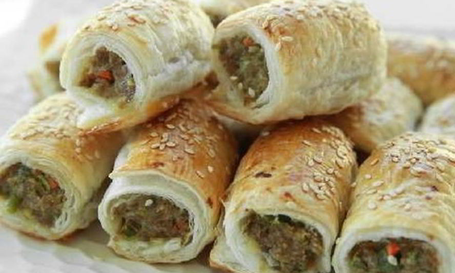 Рецепт ароматных слоеных пирожков с бараниной