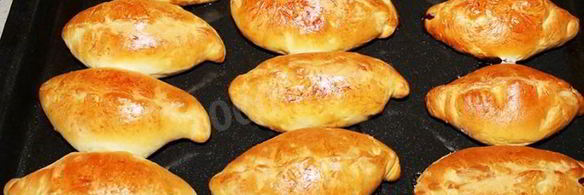 дрожжевые пирожки с малиной в духовке