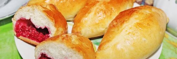 дрожжевые пирожки с малиной в духовке