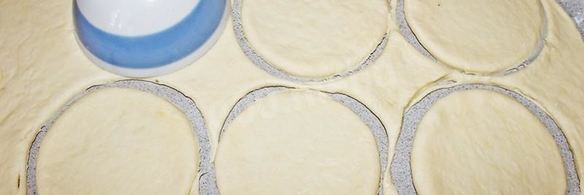 дрожжевые пирожки с малиной в духовке