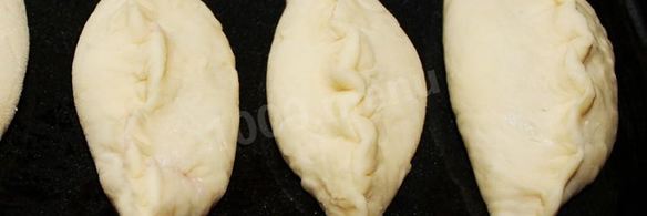 дрожжевые пирожки с малиной в духовке