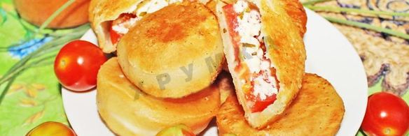 пирожки бомбочки с помидорами и сыром