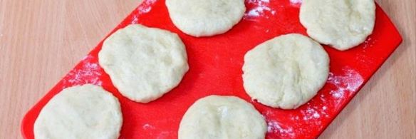 пирожки-булочки на кефире с оливками и зеленью