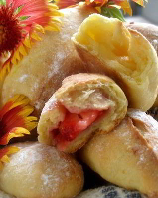 Пирожки из творожного теста с двумя видами начинок