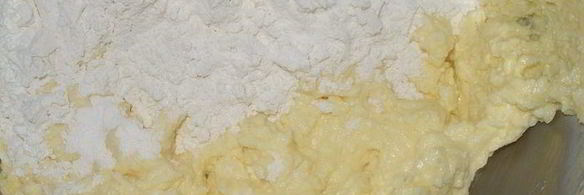 пирожки из творожного теста с двумя видами начинок