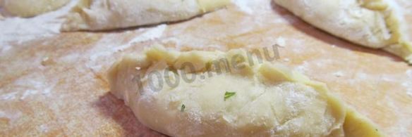 пирожки с брынзой и зеленью закусочные в духовке