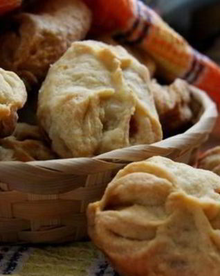 Пирожки с колбасой