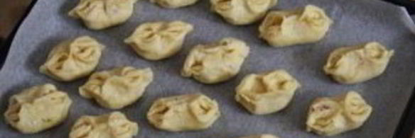 пирожки с колбасой