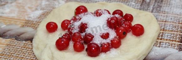 пирожки с красной смородиной дрожжевые