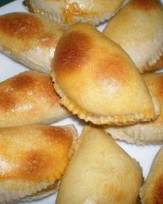 Пирожки с начинкой из консервированных персиков