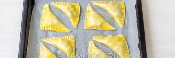 пирожки с вишней из слоеного теста