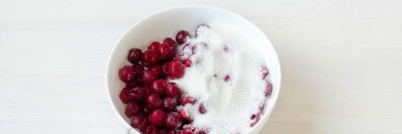 пирожки с вишней из слоеного теста