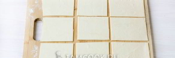 пирожки с вишней из слоеного теста