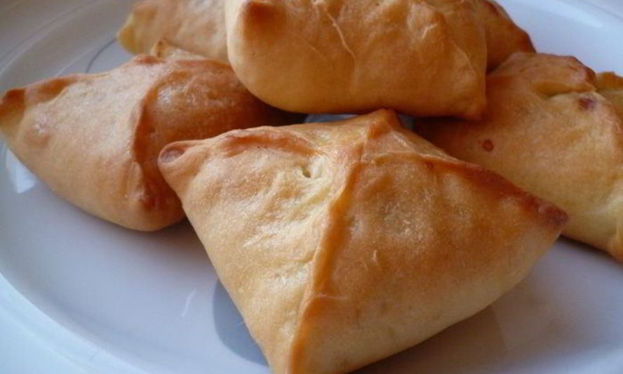 Рецепт пирожков с вкусом пиццы из ленивого дрожжевого теста