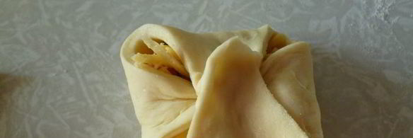 пирожки с вкусом пиццы из ленивого дрожжевого теста