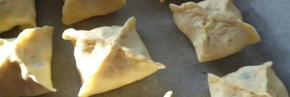 пирожки с вкусом пиццы из ленивого дрожжевого теста