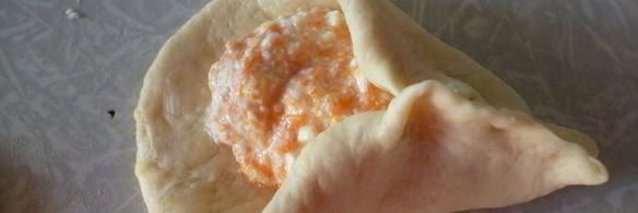 пирожки с вкусом пиццы из ленивого дрожжевого теста