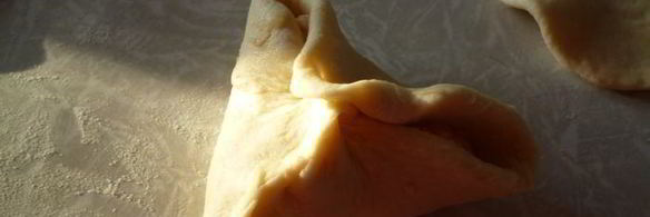 пирожки с вкусом пиццы из ленивого дрожжевого теста