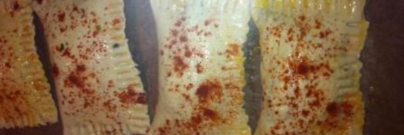 пирожки слоеные с ветчиной, сыром и луком