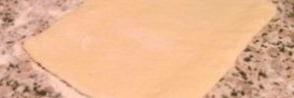 слоеные пирожки с курицей