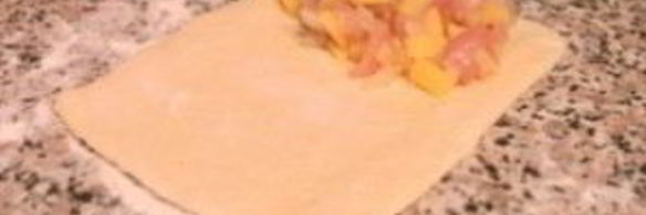 слоеные пирожки с курицей