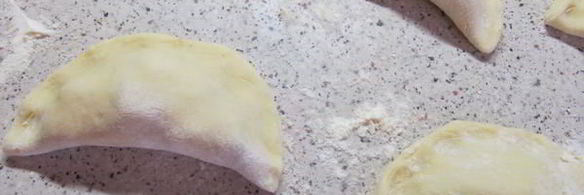 творожные пирожки с яблоком и корицей