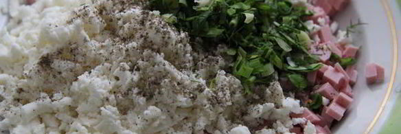 закусочные пирожки с колбасой и сыром