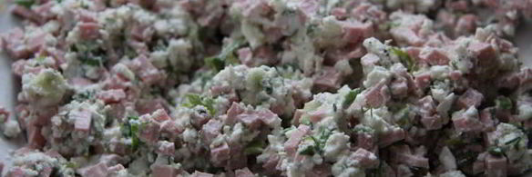 закусочные пирожки с колбасой и сыром