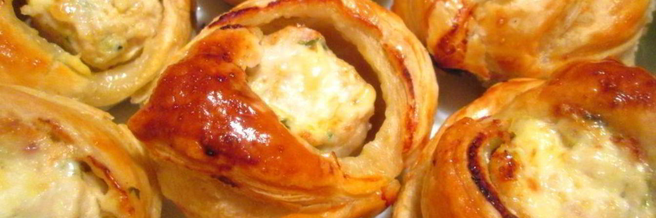 Закусочные пирожки с курицей и сыром