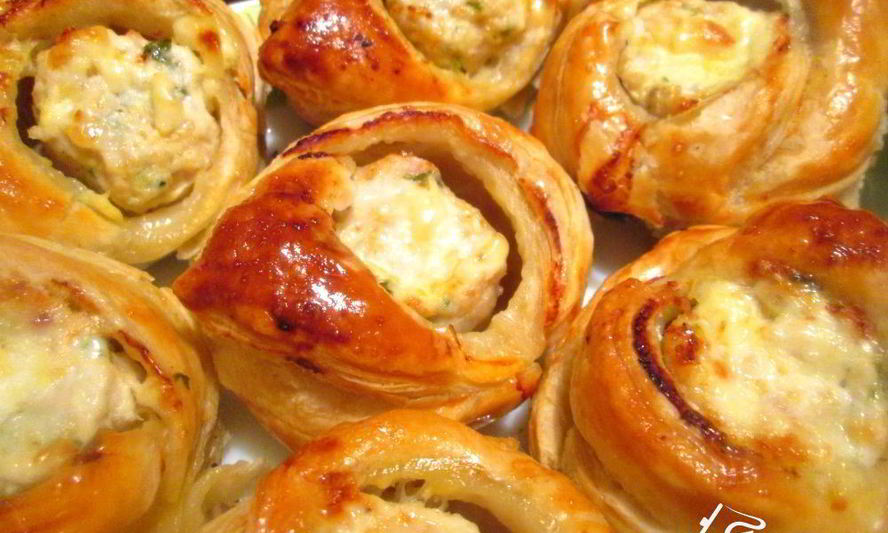 Рецепт закусочных пирожков с курицей и сыром