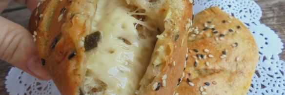 закусочные пирожки с сыром на тесте с морской капустой