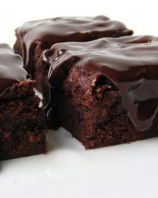 Американские шоколадные брауни с вишней