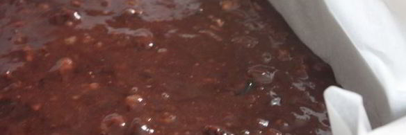 банановый брауни с изюмом и орехами