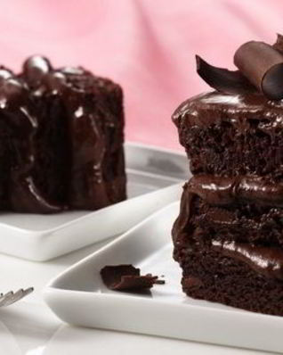 Домашнее пирожное на шоколаде