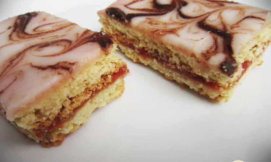 Рецепт песочного пирожного глазированного помадой