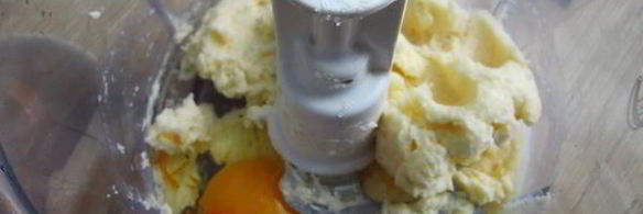 песочное пирожное глазированное помадой