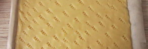 песочное пирожное глазированное помадой