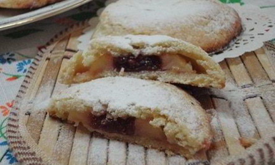 Рецепт песочных пирожных с яблоками