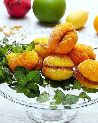 Пирожное Персики